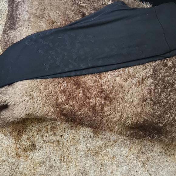 Size 12 Lululemon training pants - Picture 3 of 3